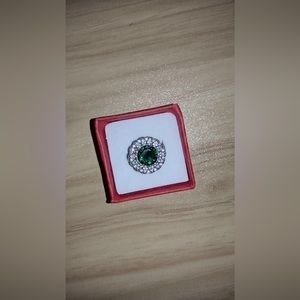 Gorgeous synthetic Emerald and genuine white Topaz ring. In 925 silver.